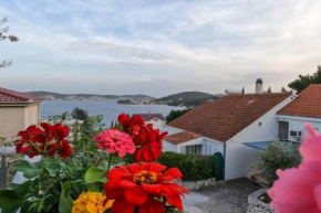 KN House with two apartments near sea